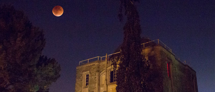 eclipsed_moon_over_Cronyn